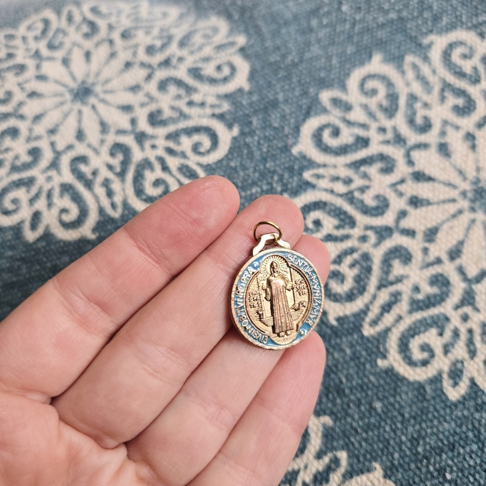 Vintage Gold Blue & Red Creed Saint St Benedict Medal Pendant - Picture 3 of 7